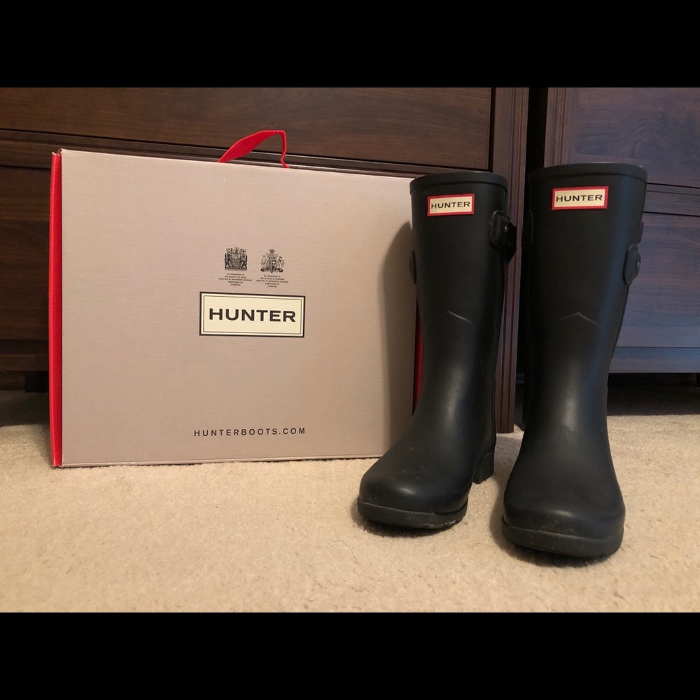 Matte black Hunter boots size 6 US
